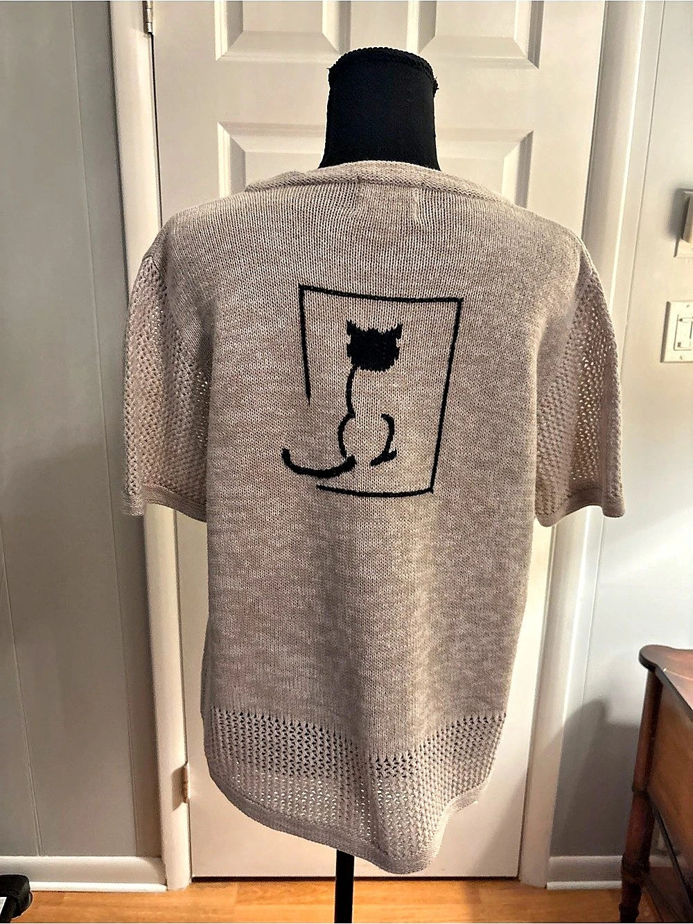 Vintage Christopher & Banks Knit Short Sleeve Cat Sweater Beige M - Picture 2 of 5